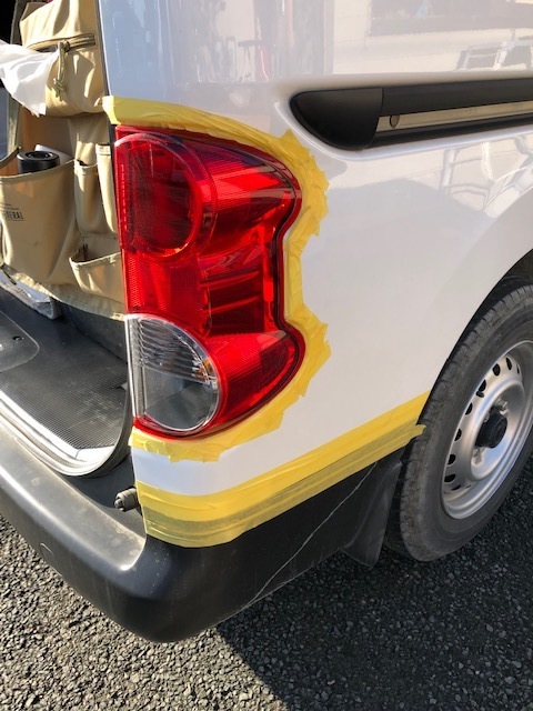 NV200ヒッチメンバー取付: スタッフのつぶやき